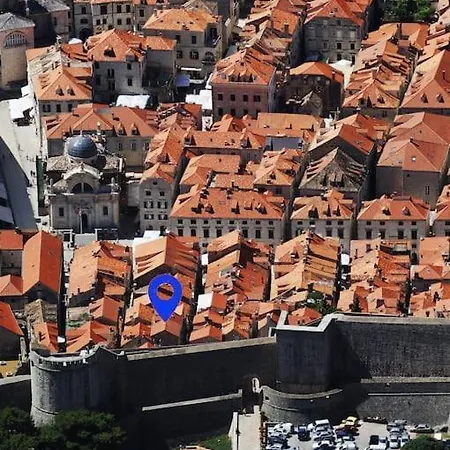 Throne I Apartamento