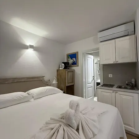 Throne I Apartamento