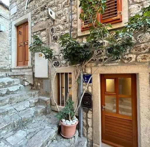 Throne I アパート