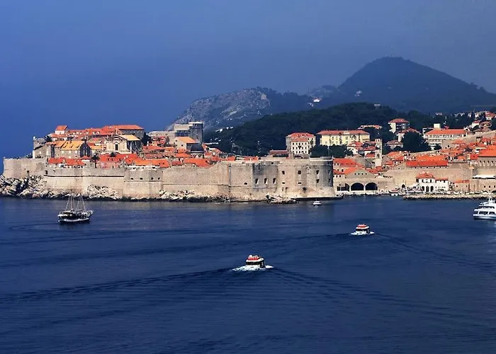 アパート Throne I