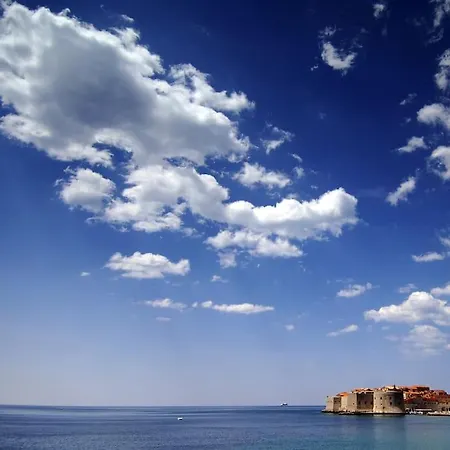 아파트 Throne I *