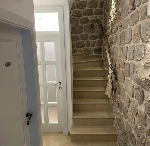 Throne I * Dubrovnik